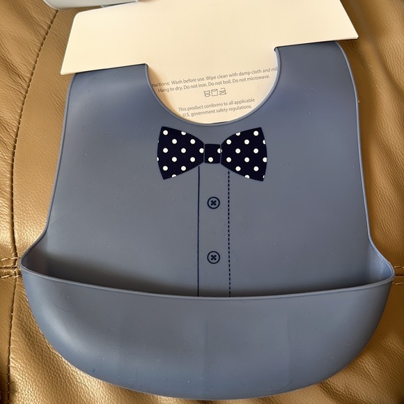 Baby boy silicone bibs - pack of 2. NEVER USED / WORN - Picture 2 of 4